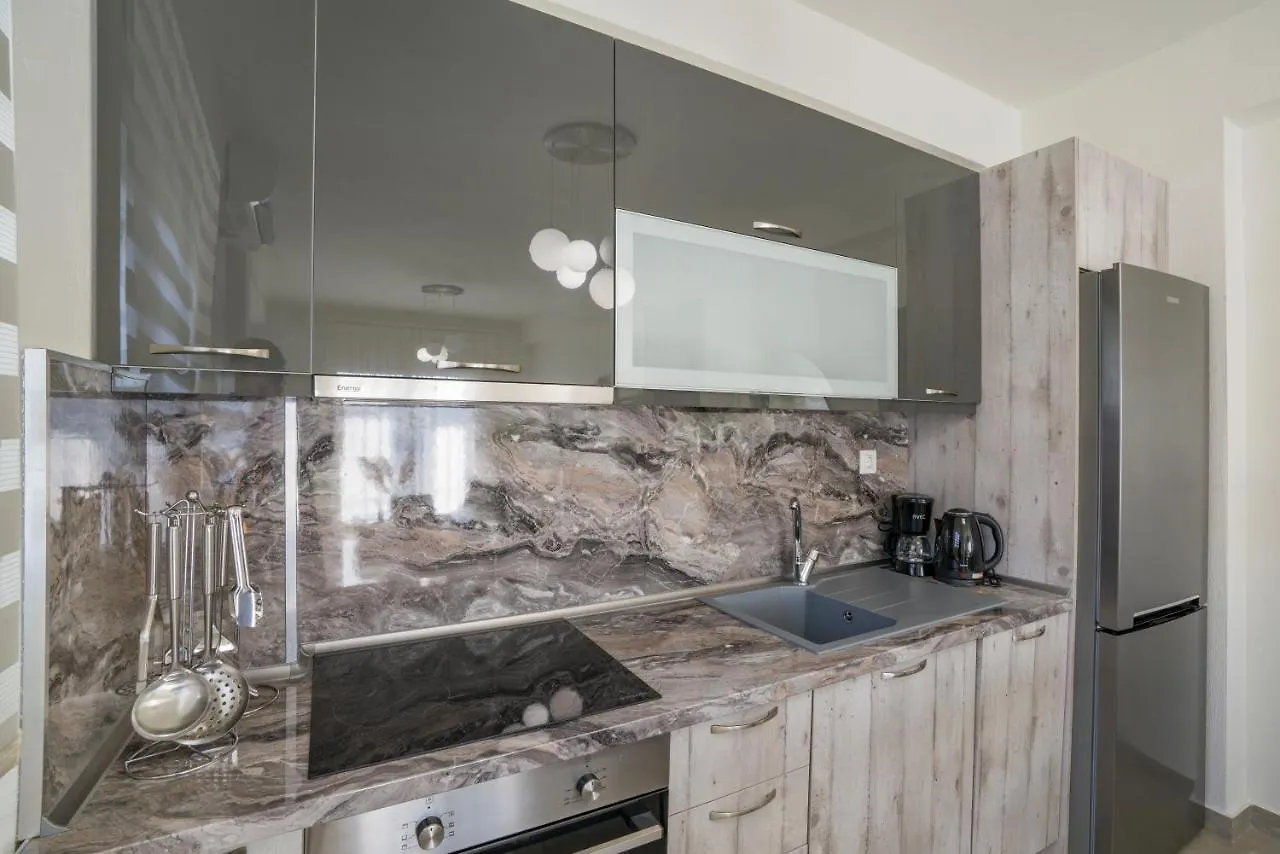 Emerald Luxury Apartments نيكيتي اليونان