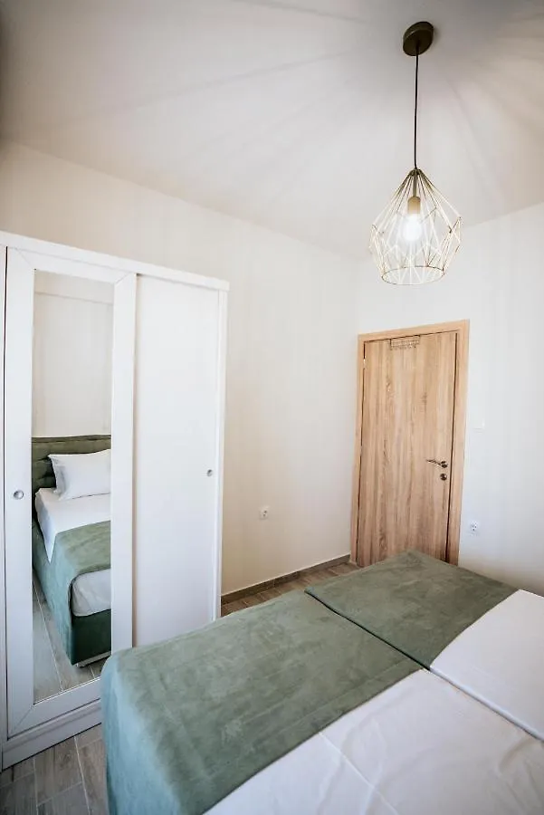 Emerald Luxury Apartments نيكيتي 0*,