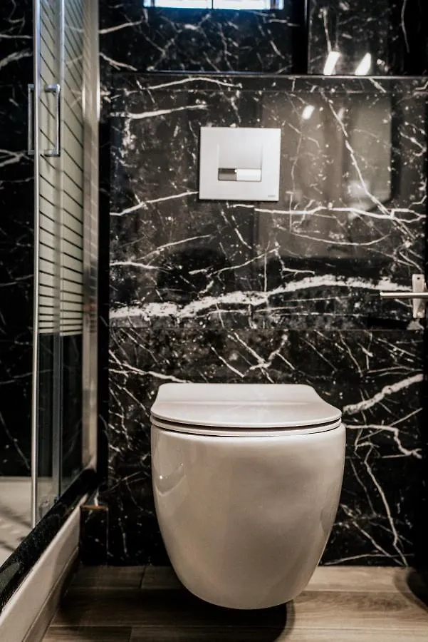Emerald Luxury Apartments نيكيتي 0*,