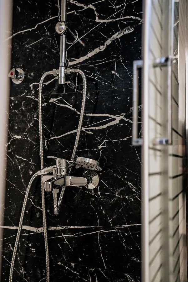 Emerald Luxury Apartments نيكيتي