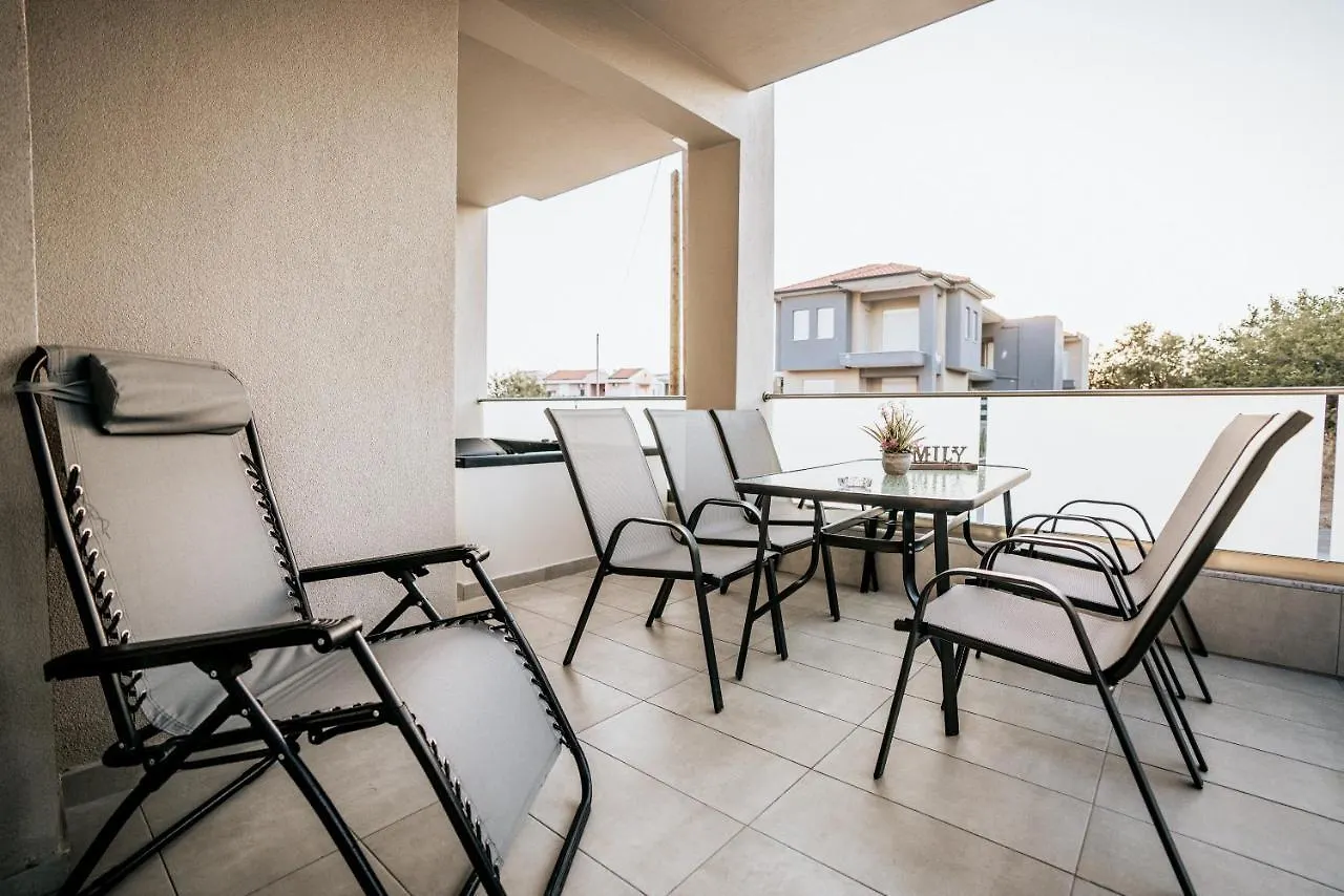Emerald Luxury Apartments نيكيتي